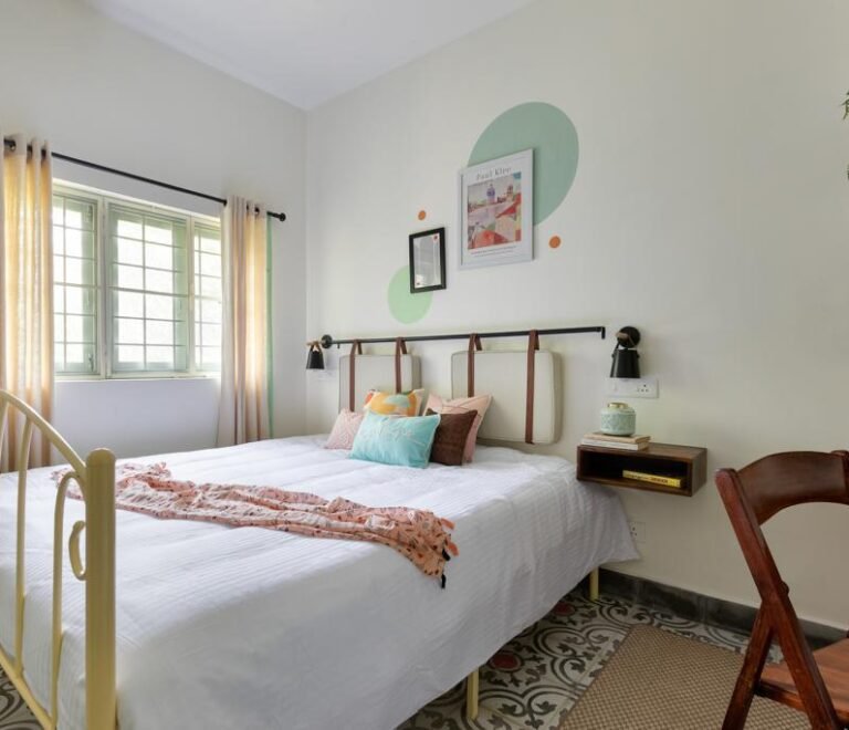 LU01 – Amélie: Chic European Bliss