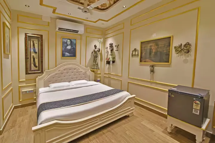 European-Colonial-Inspired-Luxury-Suite