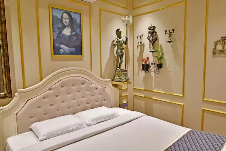 European-Colonial-Inspired-Luxury-Suite