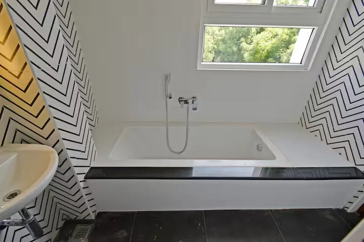 European-Colonial-Inspired-Luxury-Suite