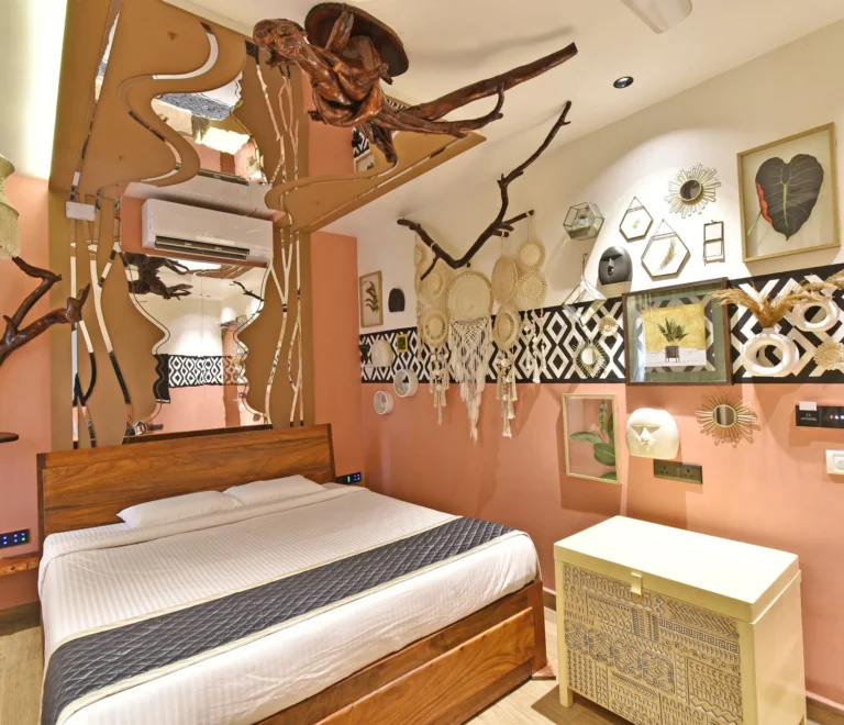 Room-101-–-Mirror-of-Boho-Dreams