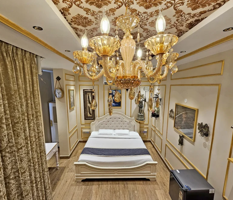 European-Colonial-Inspired-Luxury-Suite