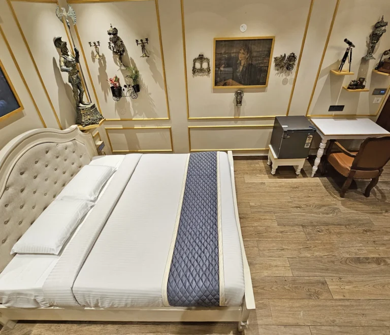 European-Colonial-Inspired-Luxury-Suite