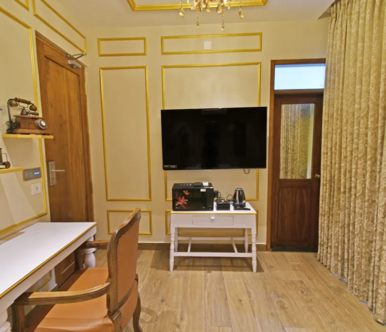 European-Colonial-Inspired-Luxury-Suite