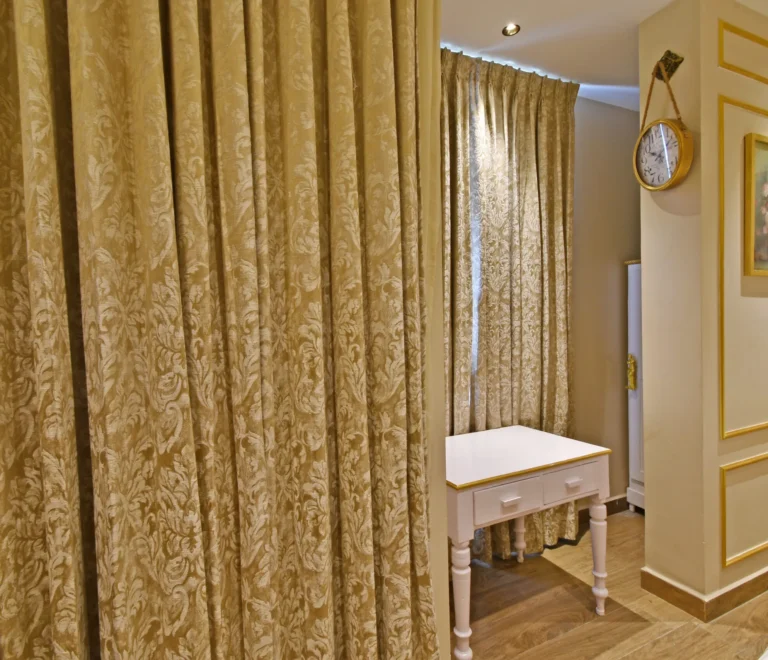 European-Colonial-Inspired-Luxury-Suite