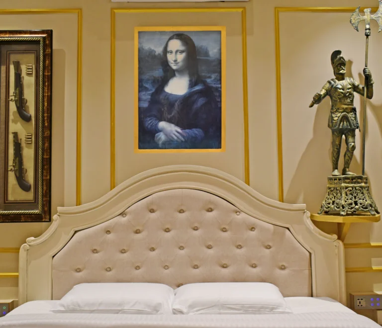 European-Colonial-Inspired-Luxury-Suite