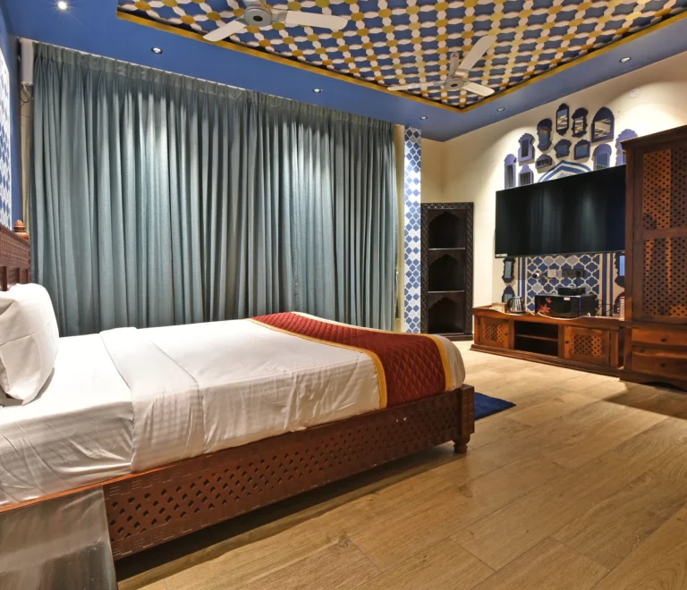 Arabian-Nights-Luxurious-Themed-Getaway-tub-img