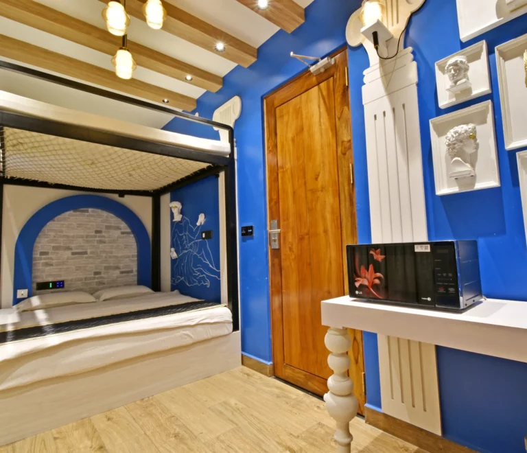 Room-302-–-Greek-Santorini-Blue-With-Coastal-Hammock-Vibe